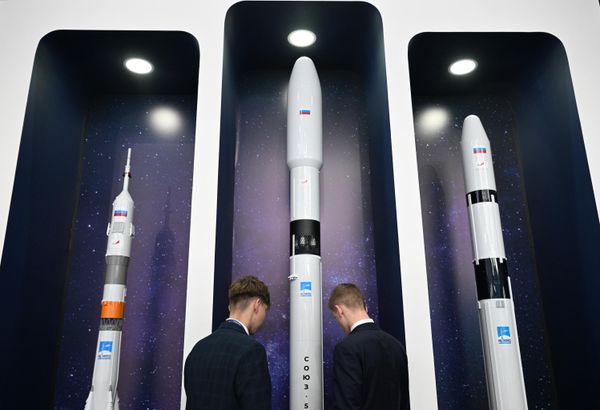 Gian trưng bày của Roscosmos tại Triển lãm Công nghiệp Quốc tế «Innoprom» ở Yekaterinburg. - Sputnik Việt Nam