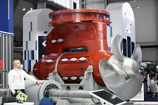 Mô-đun đẩy của động cơ hai bánh lái điện (ERPT) dành cho tàu phá băng trong gian hàng của Tập đoàn «KONAR» tại Triển lãm Công nghiệp Quốc tế «Innoprom» ở Yekaterinburg. - Sputnik Việt Nam