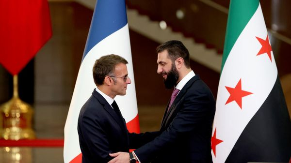 Tổng thống Pháp Emmanuel Macron và Tổng thống Syria Ahmed al-Sharaa - Sputnik Việt Nam