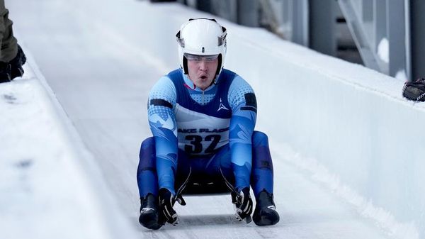 Vận động viên trượt tuyết người Matvey Perestoronin hoàn thành vòng loại Giải vô địch Luge thế giới ISU tại Lake Placid, New York, vào ngày 18 tháng 12 năm 2025 Vận động viên trượt tuyết người Matvey Perestoronin hoàn thành vòng loại Giải vô địch Luge thế giới ISU tại Lake Placid, New York, vào ngày 18 tháng 12 năm 2025 - Sputnik Việt Nam