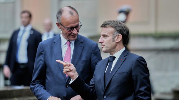 Thủ tướng Đức Friedrich Merz chào đón Tổng thống Pháp Emmanuel Macron tại Villa Borsig, dinh thự dành cho khách của Bộ Ngoại giao Liên bang, ở Berlin, Đức, ngày 23 tháng 7 năm 2025 Thủ tướng Đức Friedrich Merz chào đón Tổng thống Pháp Emmanuel Macron tại Villa Borsig, dinh thự dành cho khách của Bộ Ngoại giao Liên bang, ở Berlin, Đức, ngày 23 tháng 7 năm 2025 - Sputnik Việt Nam