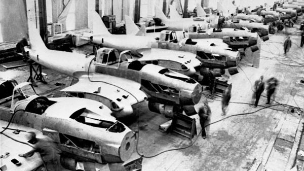 Sản xuất máy bay Il-2 mới cho mặt trận tại nhà máy Kuibyshev - Sputnik Việt Nam