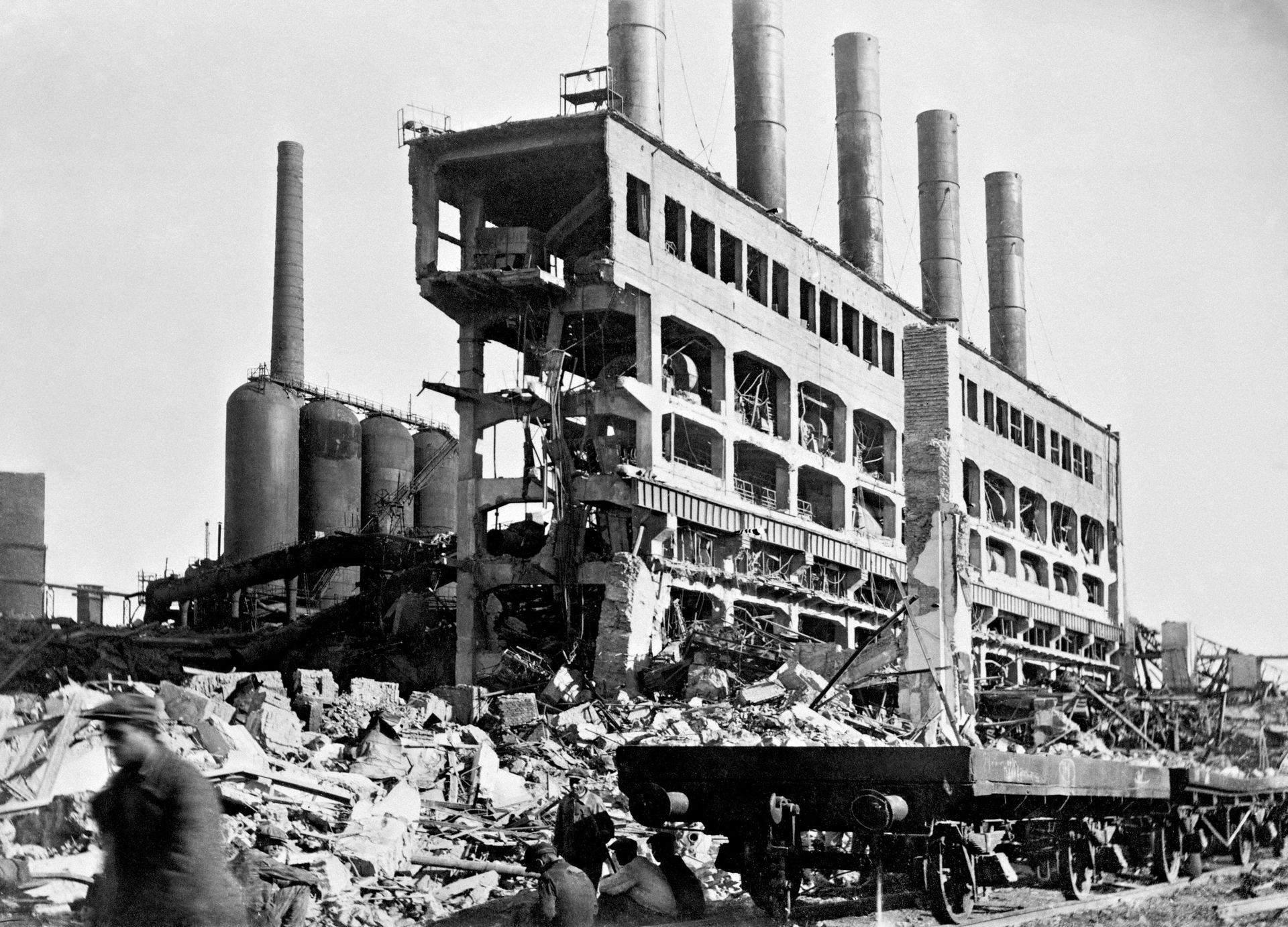 Подросток работает на на советском оружейном заводе во время ВОВ - Sputnik Việt Nam, 1920, 13.07.2026