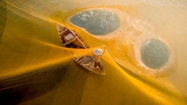 Снимок Dawn Net сингапурского фотографа Chin Leong Teo, ставший вторым в конкурсе The 2nd International Aerial Photographer of the Year 2026 - Sputnik Việt Nam