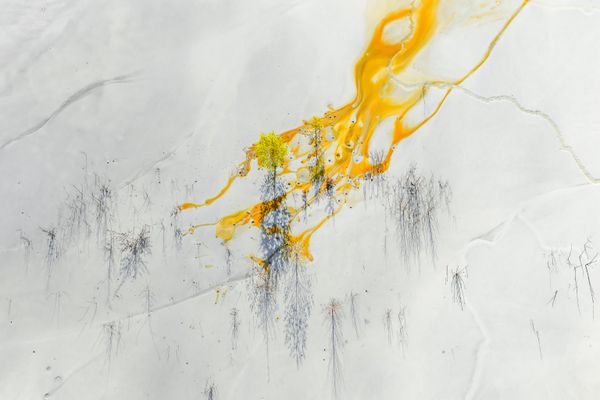 Bức ảnh "Toxic Beauty" của nhiếp ảnh gia Thổ Nhĩ Kỳ Serkan Dogus, lọt vào TOP 101 của cuộc thi The 2nd International Aerial Photographer of the Year 2026. - Sputnik Việt Nam