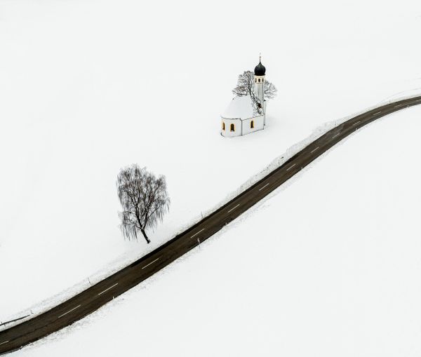 Bức ảnh "Winter in Bavarian Countryside" của nhiếp ảnh gia Đức Aleksandra Wilk, giành chiến thắng tại hạng mục SNOW của cuộc thi The 2nd International Aerial Photographer of the Year 2026. - Sputnik Việt Nam