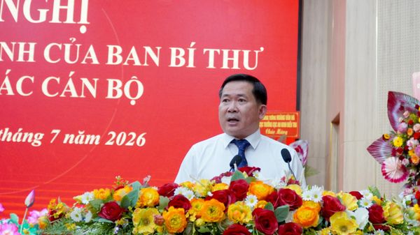 Trung tướng Đinh Văn Nơi giữ chức Phó Bí thư Tỉnh ủy An Giang kiêm Bí thư Đảng ủy đặc khu Phú Quốc - Sputnik Việt Nam