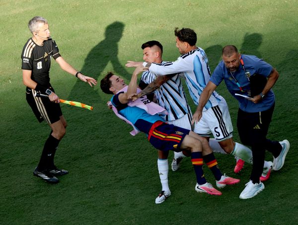 Một cuộc ẩu đả xảy ra sau trận chung kết World Cup giữa Tây Ban Nha và Argentina tại sân vận động «MetLife» ở East Rutherford. - Sputnik Việt Nam