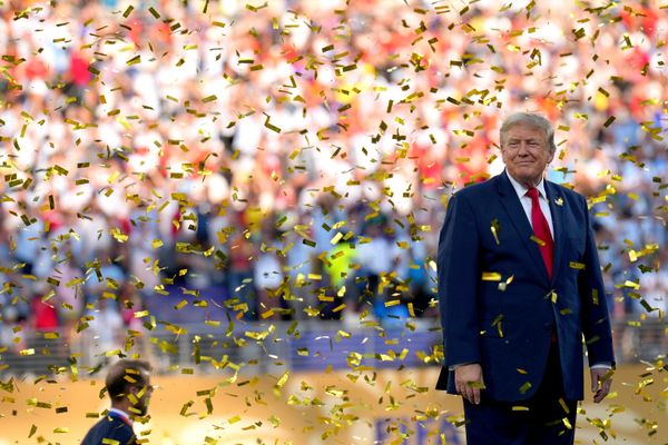 Tổng thống Hoa Kỳ Donald Trump tại lễ trao giải sau trận chung kết FIFA World Cup 2026. - Sputnik Việt Nam