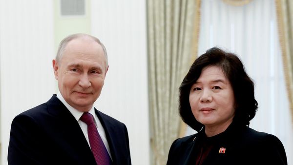 Tổng thống Vladimir Putin đã gặp gỡ Ngoại trưởng Triều Tiên Choe Son-hui. - Sputnik Việt Nam
