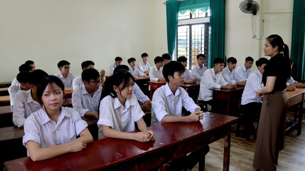 Tập thể lớp 12A6 Trường THPT Nguyễn Đình Liễn, Hà Tĩnh - Sputnik Việt Nam