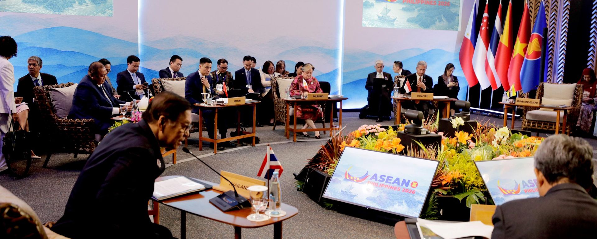 Chủ tịch ASEAN kiêm Ngoại trưởng Philippines Teresa Lazaro tiến hành cuộc tham vấn không chính thức với các Ngoại trưởng ASEAN tại Pasay, Manila, Philippines. - Sputnik Việt Nam, 1920, 15.08.2026