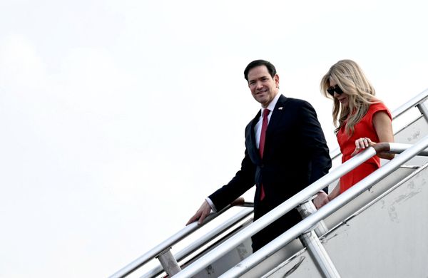 Ngoại trưởng Hoa Kỳ Marco Rubio và phu nhân Janet Dusdebes Rubio, đến Manila, Philippines.  - Sputnik Việt Nam