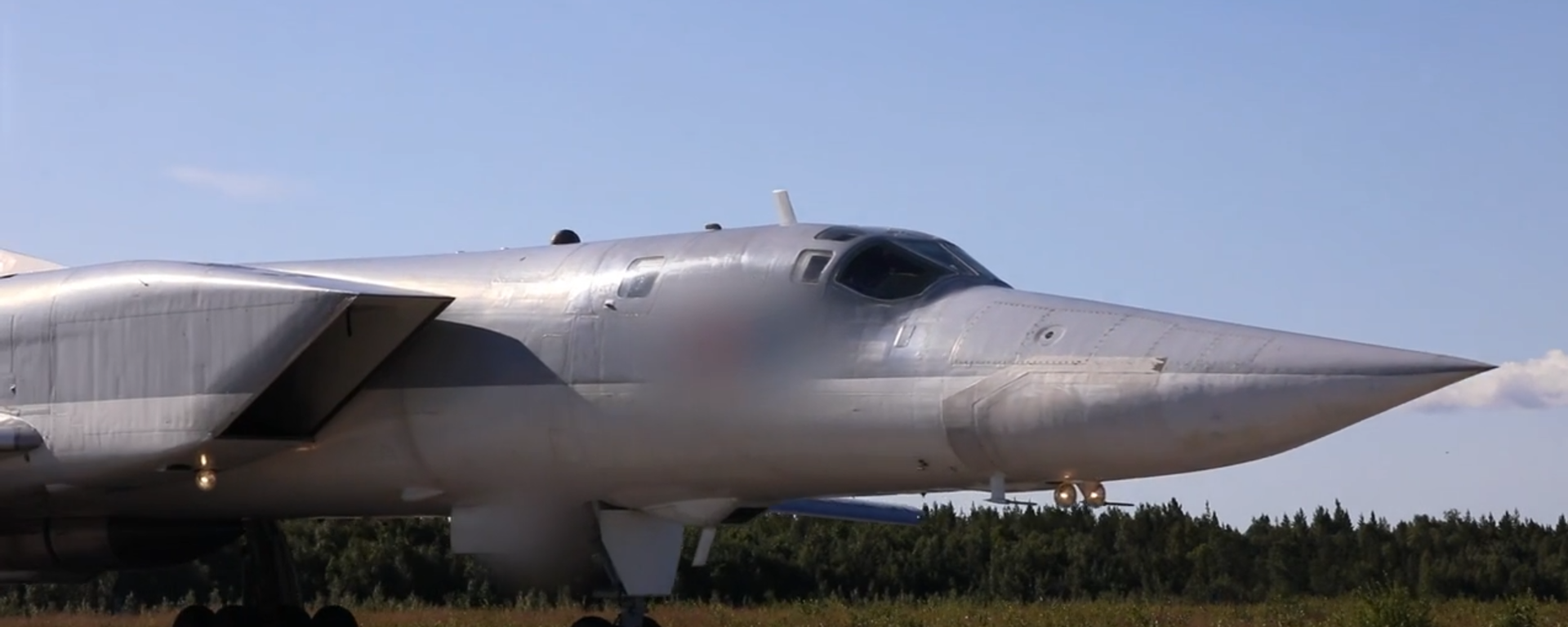 Máy bay ném bom Tu-22M3 của Lực lượng Không quân Vũ trụ Nga bay trên vùng biển trung lập của Biển Baltic - Sputnik Việt Nam, 1920, 21.07.2026
