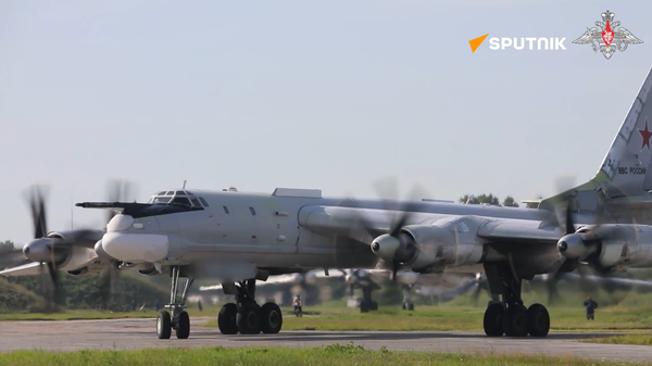Máy bay ném bom Tu-95S của Nga bay qua Biển Nhật Bản - Sputnik Việt Nam