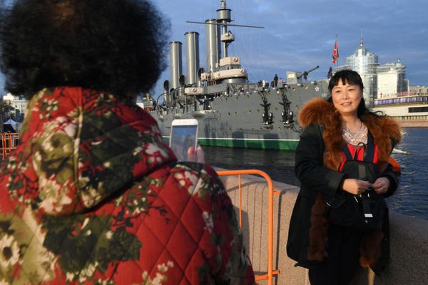 Tuần dương hạm-Bảo tàng độc đáo «Rạng Đông» ở Saint-Peterburg. Đây là một trong bốn thiết giáp hạm còn sót lại trên thế giới được chế tạo vào cuối thế kỷ 19 - đầu thế kỷ 20. - Sputnik Việt Nam