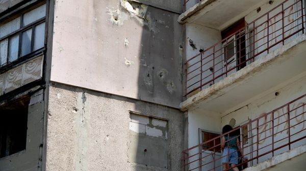 Công tác phục hồi nhà ở tại Mariupol. - Sputnik Việt Nam