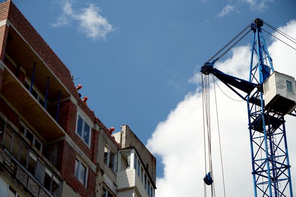 Công tác phục hồi nhà ở tại Mariupol. - Sputnik Việt Nam