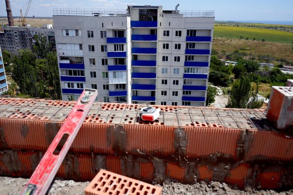 Công tác phục hồi nhà ở tại Mariupol. - Sputnik Việt Nam