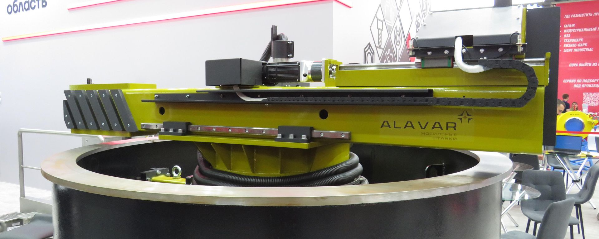 Máy tiện di động ALAVAR V2000T của Nga tại triển lãm INNOPROM-2026 - Sputnik Việt Nam, 1920, 28.07.2026