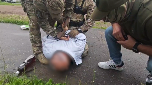 Cơ quan An ninh Liên bang Nga FSB đã công bố đoạn video ghi lại vụ bắt giữ một cư dân Khabarovsk với cáo buộc làm gián điệp cho New Zealand - Sputnik Việt Nam