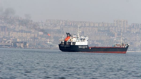Một tàu chở dầu đang hướng ra biển khơi, Baku - Sputnik Việt Nam
