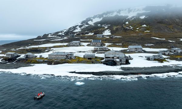 Trạm nghiên cứu cũ vùng cực “Vịnh Tikhaya” trên đảo Hooker, quần đảo Franz Josef Land - Sputnik Việt Nam