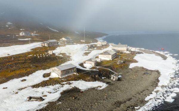 Trạm nghiên cứu cũ vùng cực “Vịnh Tikhaya” trên đảo Hooker, quần đảo Franz Josef Land - Sputnik Việt Nam