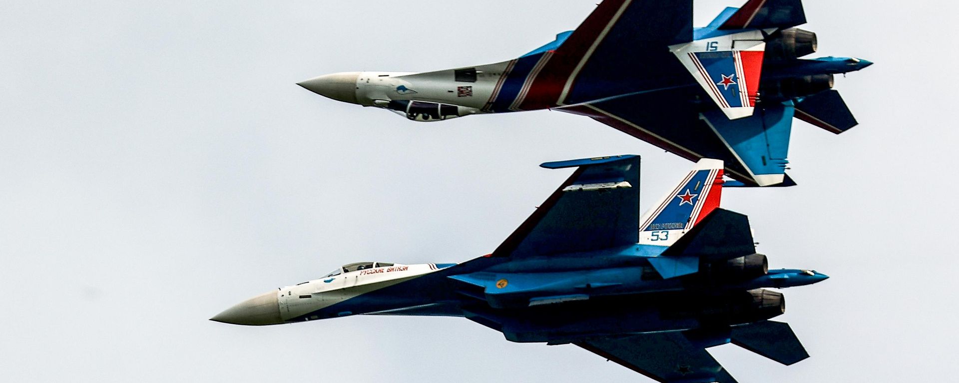 Các máy bay chiến đấu Su-30SM của đội bay biểu diễn Các hiệp sĩ Nga thực hiện chuyến bay trình diễn tại lễ hội hàng không kỷ niệm lần thứ 15 Viva, Avia! tại sân bay Mochishche ở tỉnh Novosibirsk - Sputnik Việt Nam, 1920, 03.08.2026