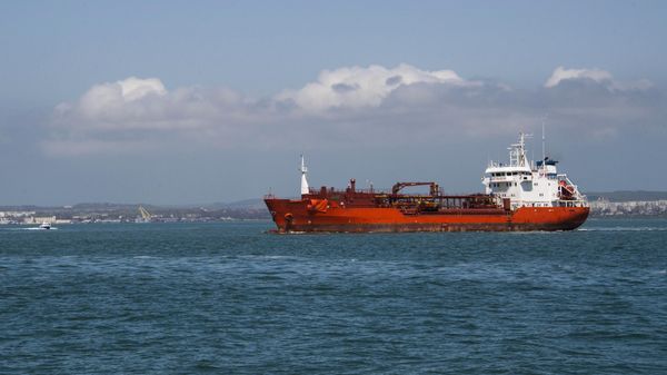 Tàu chở hàng tại eo biển Kerch - Sputnik Việt Nam