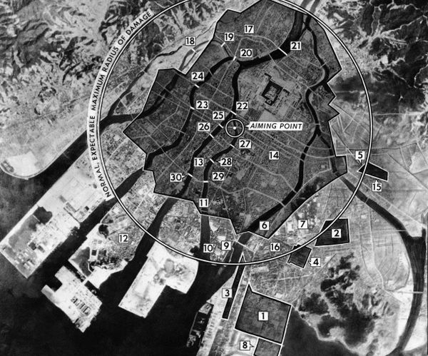 Bản đồ với các khu vực được đánh dấu ở Hiroshima bị tàn phá bởi quả bom nguyên tử đầu tiên - Sputnik Việt Nam