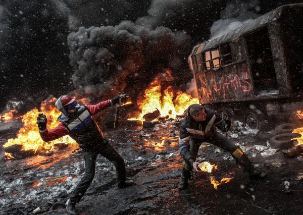 Người biểu tình ủng hộ việc Ukraina hội nhập châu Âu trên đường Grushevsky ở Kiev - Sputnik Việt Nam