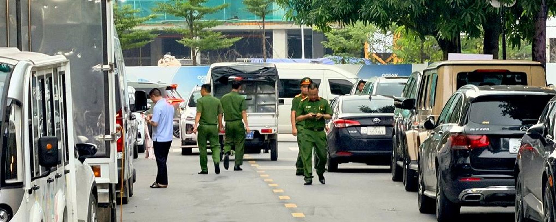 Công an xuất hiện ở trước nhà Huấn Hoa Hồng - Sputnik Việt Nam, 1920, 06.08.2026