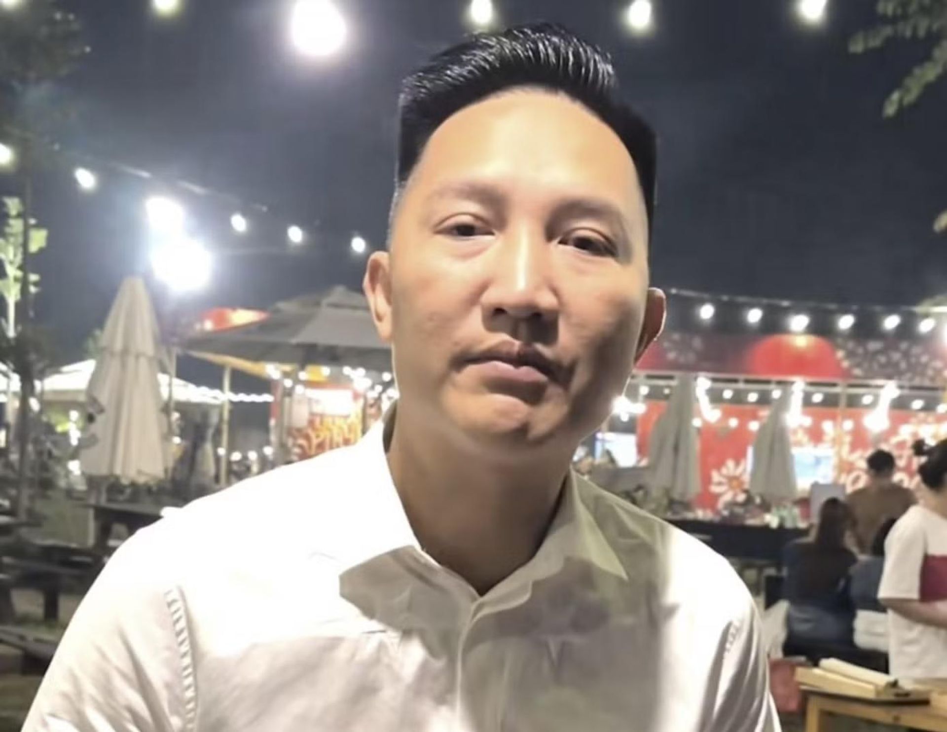 Huấn Hoa Hồng được biết đến là một “giang hồ mạng” thường xuyên khoe siêu xe, tiền bạc và đưa ra những phát ngôn rao giảng đạo đức trên mạng xã hội - Sputnik Việt Nam, 1920, 06.08.2026