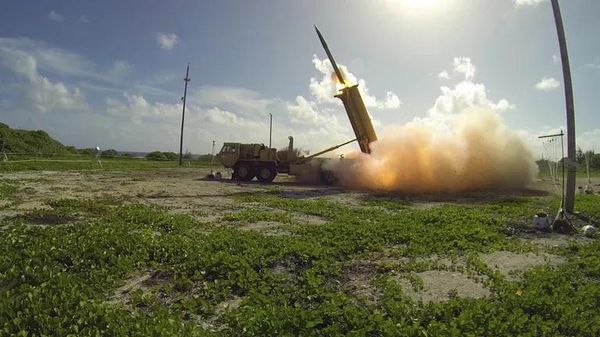 Phóng tên lửa từ hệ thống phòng thủ tên lửa THAAD (Terminal High Altitude Area Defense) của Mỹ - Sputnik Việt Nam