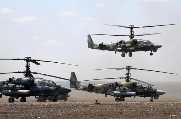 Trực thăng tấn công Ka-52 của Lực lượng Không quân Vũ trụ Nga tại sân bay đóng quân trong khu vực chiến dịch quân sự đặc biệt ở Ukraina. - Sputnik Việt Nam