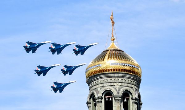 Đội bay biểu diễn "Hiệp sĩ Nga" trên máy bay Su-30SM. - Sputnik Việt Nam