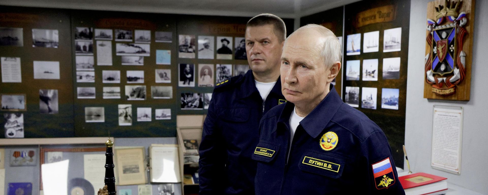 Ông Putin đã quan sát diễn biến giai đoạn kết thúc cuộc tập trận của Hạm đội Thái Bình Dương (TOF) từ trên tàu tuần dương tên lửa Varyag - Sputnik Việt Nam, 1920, 14.08.2026