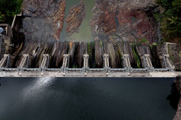 Đập Carraizo và mực nước sông thấp ở hạ lưu trong thời kỳ hạn hán ở Trujillo Alto, Puerto Rico. - Sputnik Việt Nam