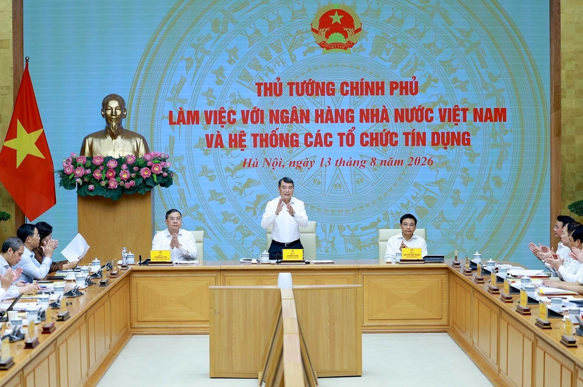 Thủ tướng làm việc với Ngân hàng Nhà nước và các hệ thống tín dụng - Sputnik Việt Nam, 1920, 13.08.2026