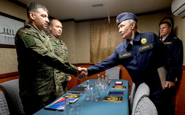 Tổng thống Nga Vladimir Putin trong một cuộc họp về việc đảm bảo an ninh biên giới phía đông của Liên bang Nga - Sputnik Việt Nam