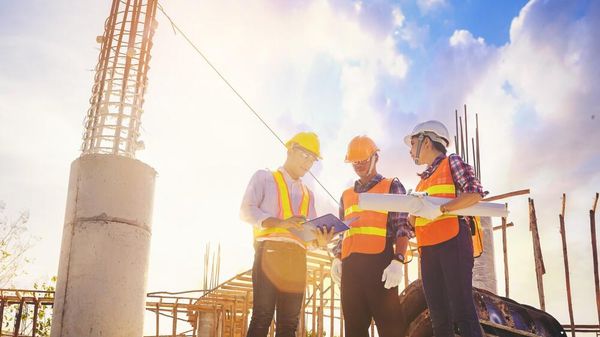 Công nhân Việt Nam tại một công trường xây dựng - Sputnik Việt Nam