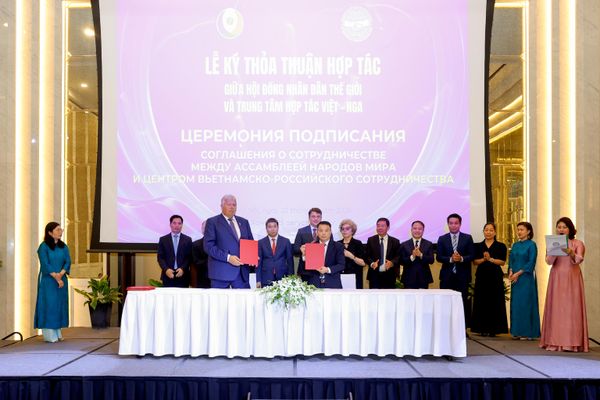 Lễ ký kết văn bản ghi nhớ hợp tác của Hội đồng Nhân dân Thế giới với 5 cơ sở giáo dục và tổ chức uy tín của Việt Nam - Sputnik Việt Nam