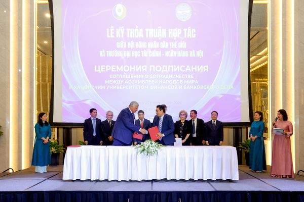 Lễ ký kết văn bản ghi nhớ hợp tác của Hội đồng Nhân dân Thế giới với 5 cơ sở giáo dục và tổ chức uy tín của Việt Nam - Sputnik Việt Nam