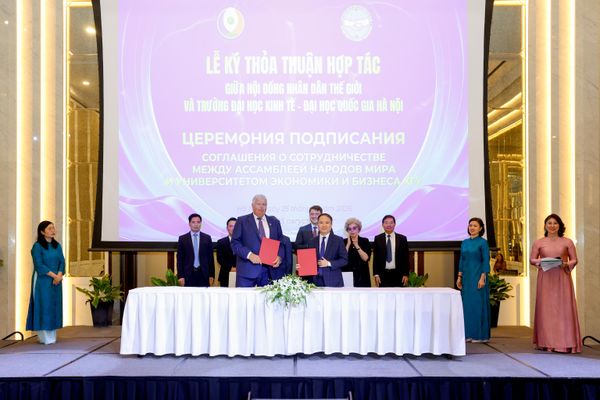 Lễ ký kết văn bản ghi nhớ hợp tác của Hội đồng Nhân dân Thế giới với 5 cơ sở giáo dục và tổ chức uy tín của Việt Nam - Sputnik Việt Nam
