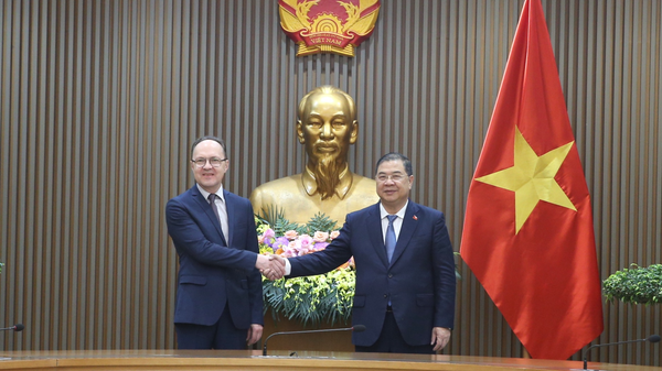 Phó Thủ tướng Thường trực Chính phủ Phạm Gia Túc có buổi làm việc với Đại sứ Liên bang Nga tại Việt Nam Bezdetko Gennady Stepanovich  - Sputnik Việt Nam