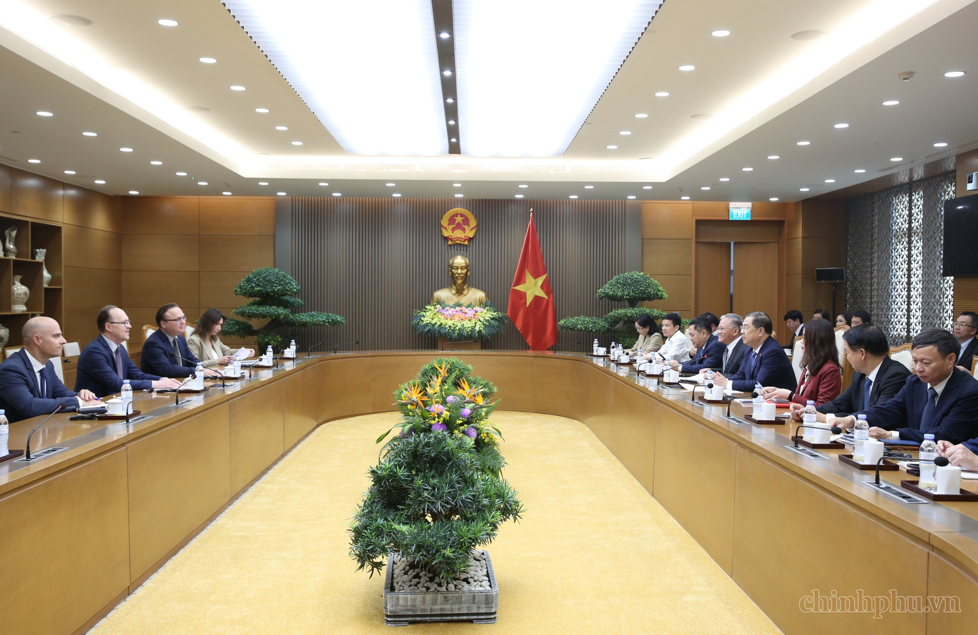 Phó Thủ tướng Thường trực Chính phủ Phạm Gia Túc có buổi làm việc với Đại sứ Liên bang Nga tại Việt Nam Bezdetko Gennady Stepanovich  - Sputnik Việt Nam, 1920, 27.08.2026