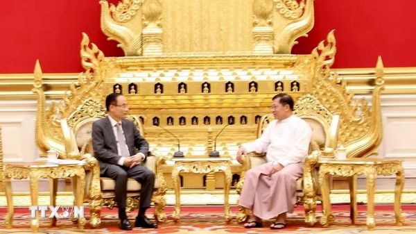Bộ trưởng Ngoại giao Lê Hoài Trung hội kiến Tổng thống Myanmar Min Aung Hlaing.  - Sputnik Việt Nam
