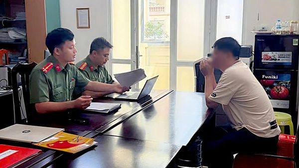 Cơ quan chức năng làm việc với người vi phạm - Sputnik Việt Nam