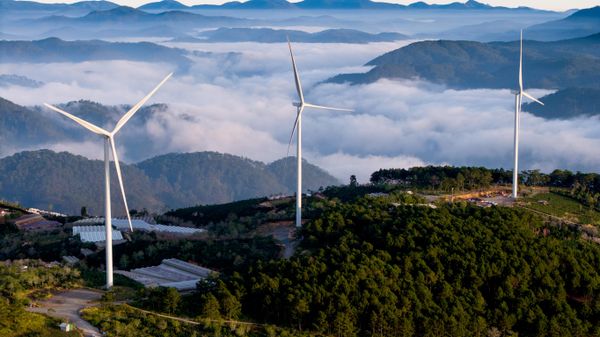 Tua bin gió ở Đà Lạt, Việt Nam. - Sputnik Việt Nam